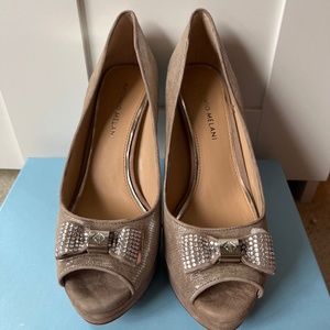 Antonio Melani Beige heels with Bow size 8